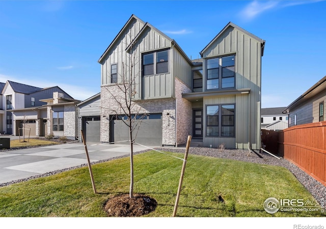 view of front facade featuring a front yard and a garage