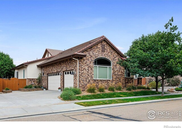 view of front of property with a front lawn