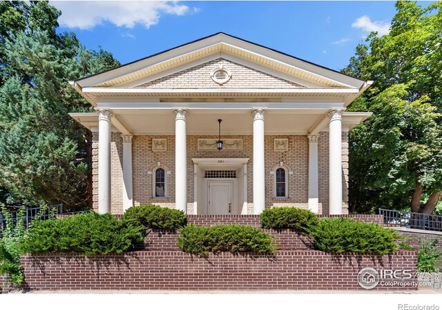 view of front of house featuring a porch