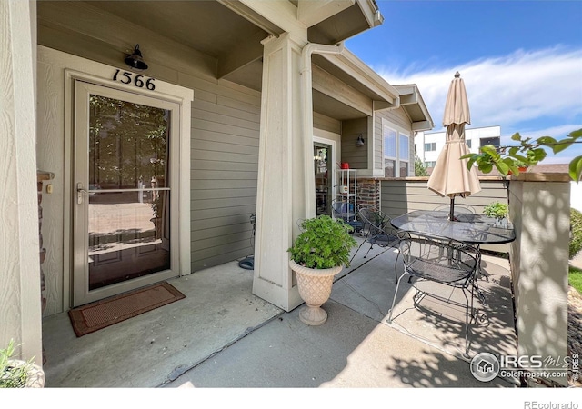 property entrance featuring covered porch