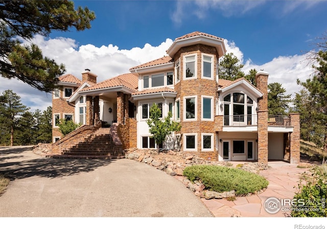 mediterranean / spanish-style house featuring a balcony