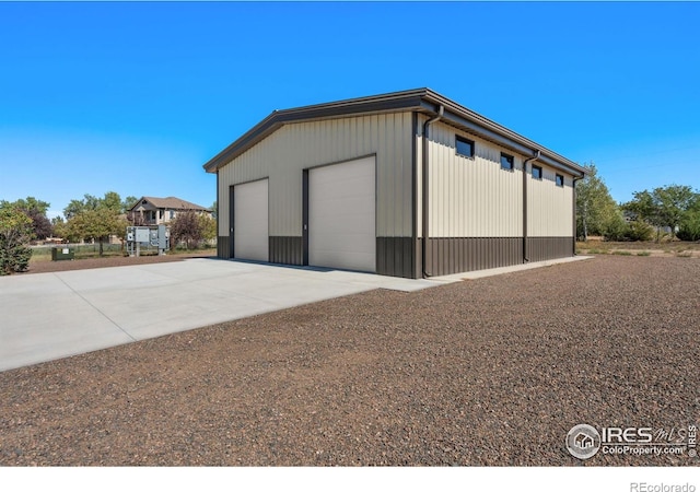 view of detached garage