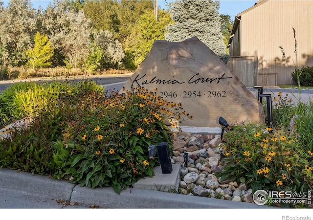 view of community / neighborhood sign