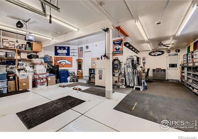 garage featuring ceiling fan