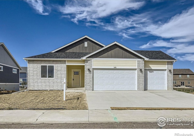 view of front facade featuring a garage