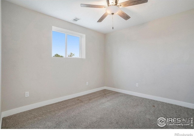 carpeted empty room featuring ceiling fan