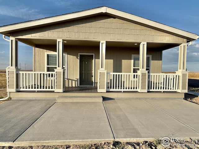 view of front of home featuring covered porch