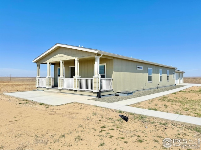 manufactured / mobile home featuring covered porch