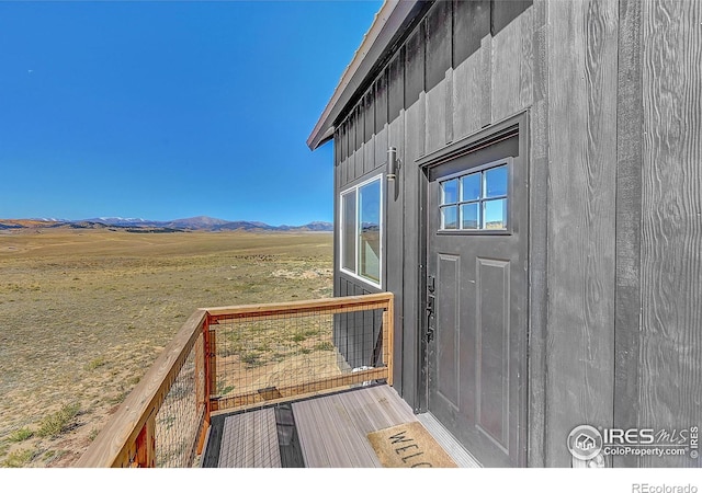 entryway with a mountain view