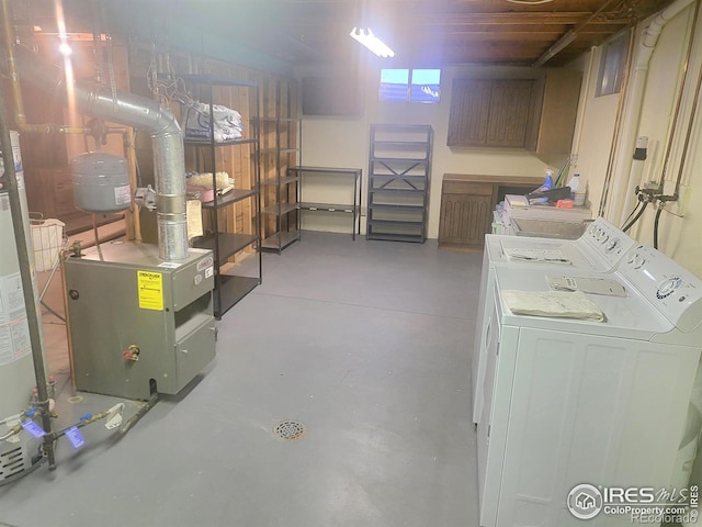 basement featuring washer and clothes dryer