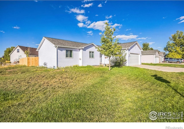 view of front of property featuring a front yard and a garage