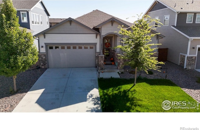 view of front of house featuring a front yard and a garage