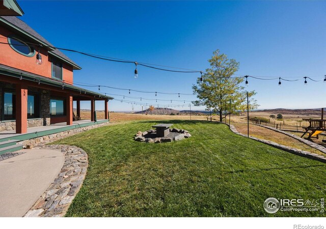 view of yard with a rural view