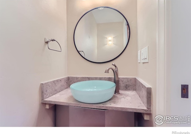 bathroom featuring sink