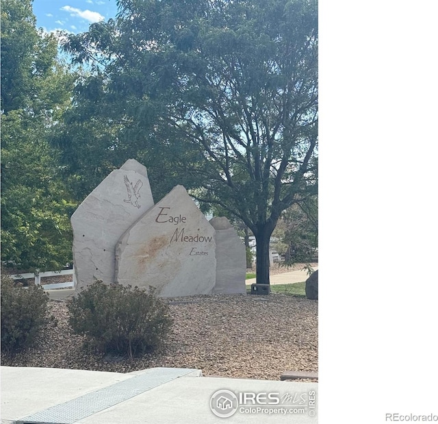 view of community / neighborhood sign