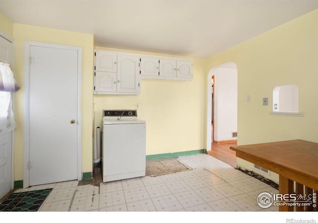 clothes washing area with washer / dryer