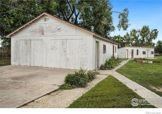 view of outdoor structure featuring a yard