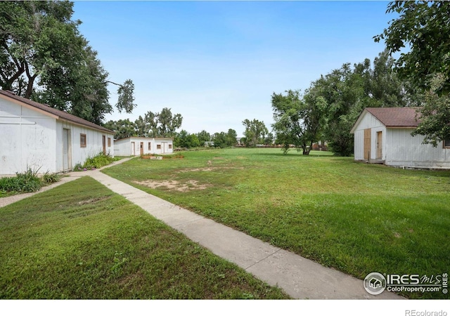 view of yard with a storage unit