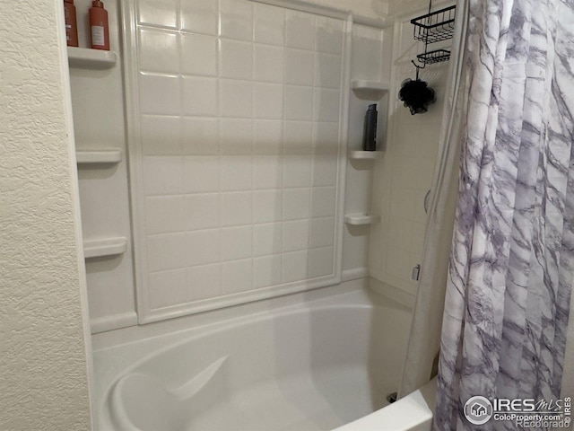 bathroom with shower / tub combo with curtain