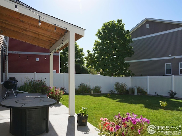 view of yard with a patio area