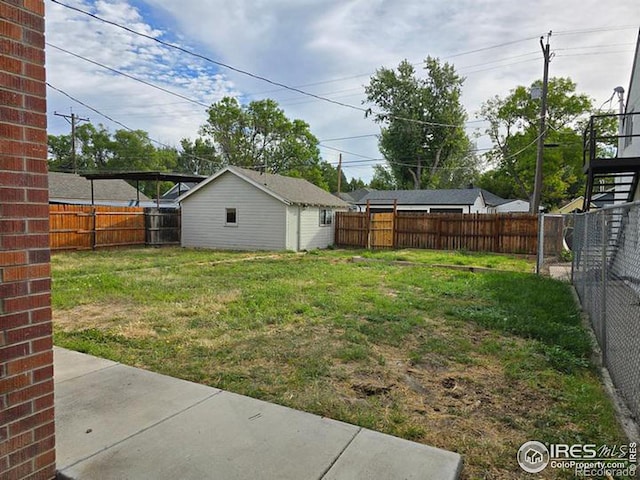 view of yard with a patio area