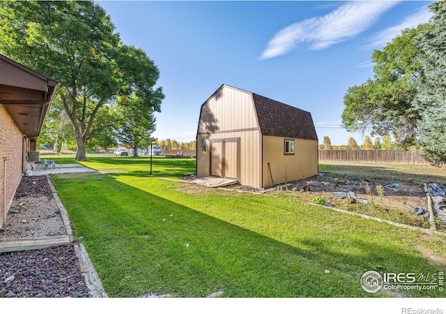 view of yard with a storage shed