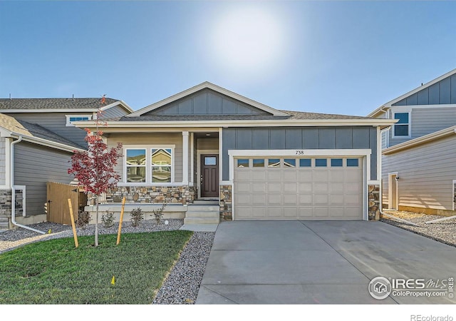 view of front of house featuring a front yard and a garage