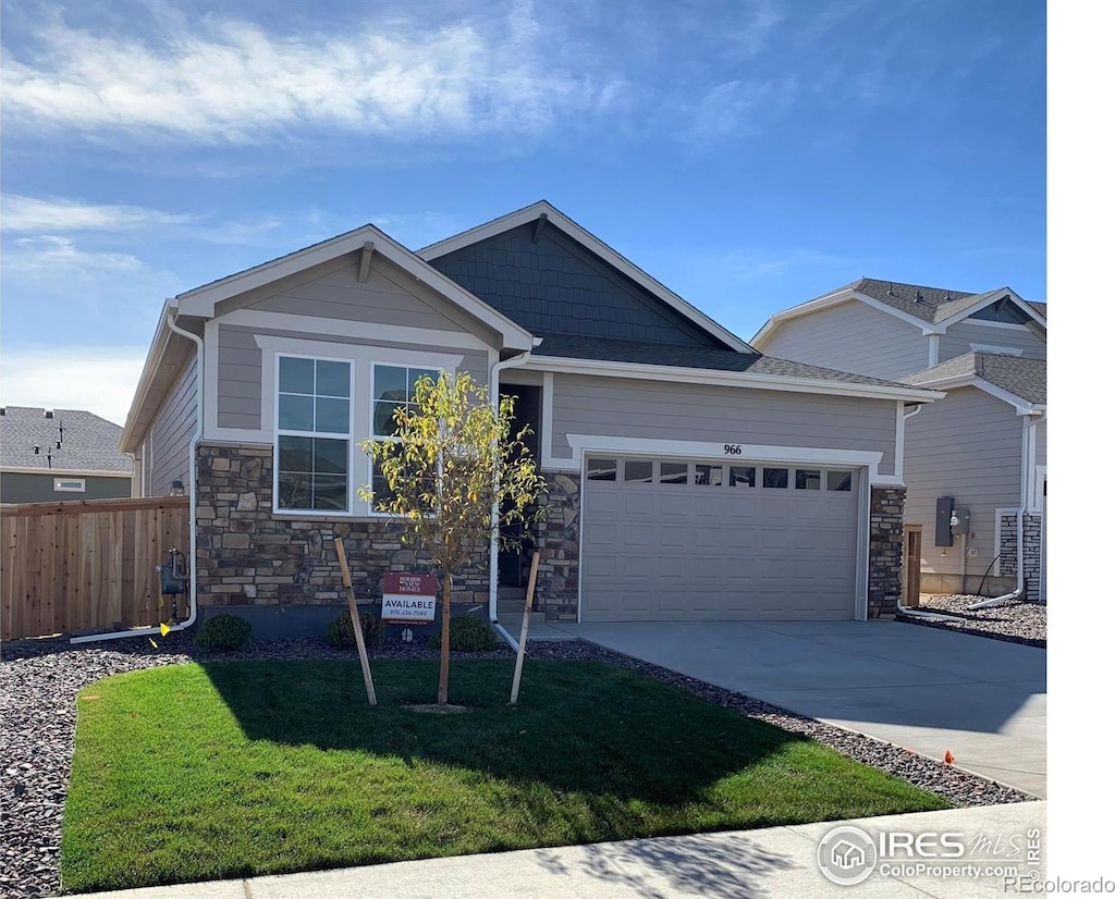 view of front of house featuring a front lawn and a garage