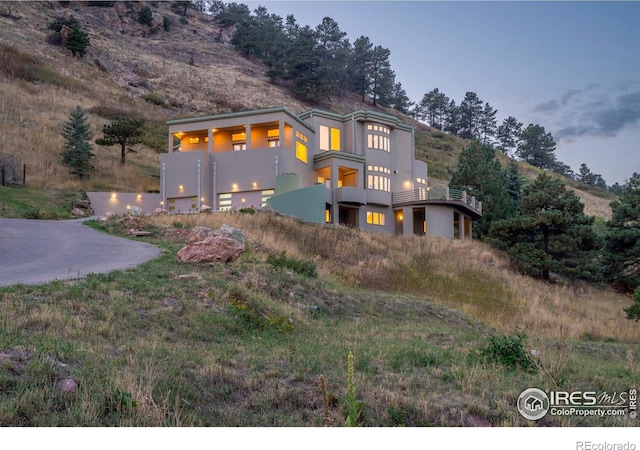 contemporary house with a mountain view