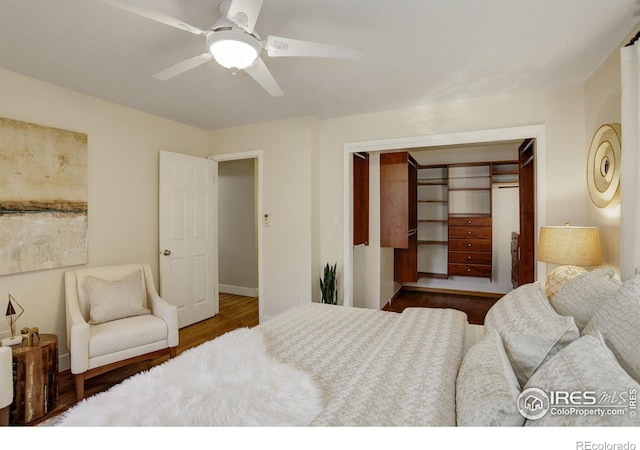 bedroom with dark wood-type flooring, a closet, and ceiling fan