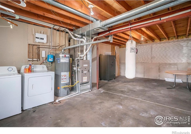 basement featuring gas water heater and washing machine and clothes dryer