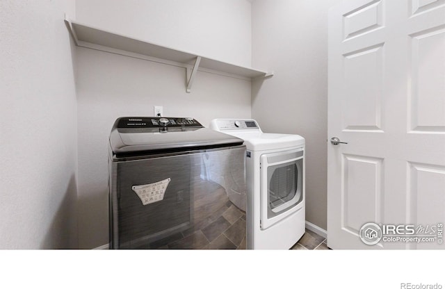 3107 Deering Lake Dr, Loveland, CO 80538 - washroom featuring washer and clothes dryer, baseboards, and laundry area