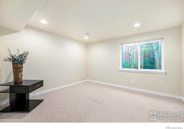 unfurnished room featuring carpet floors