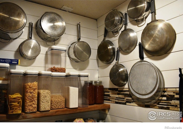 interior details with decorative backsplash