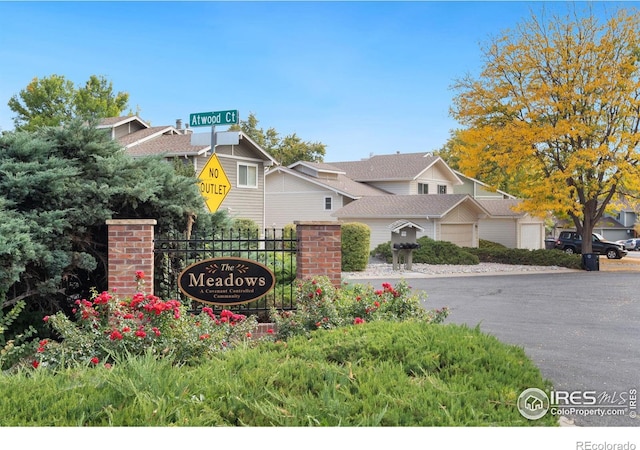 view of community / neighborhood sign