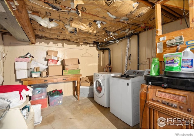 washroom with washer and clothes dryer