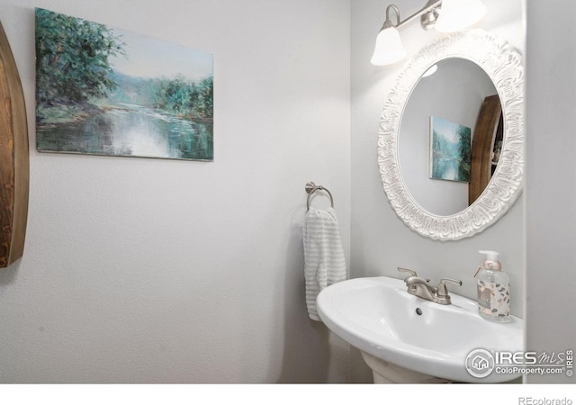 bathroom featuring sink