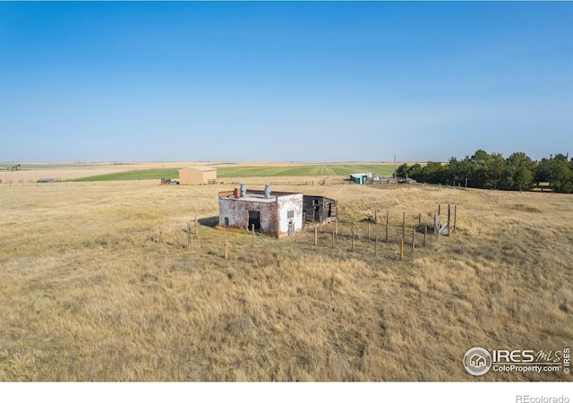 view of yard featuring a rural view