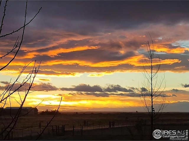 nature at dusk featuring a rural view