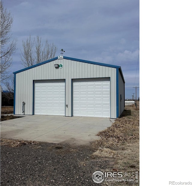 view of detached garage