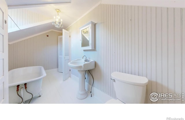 bathroom featuring toilet, an inviting chandelier, vaulted ceiling, and ornamental molding