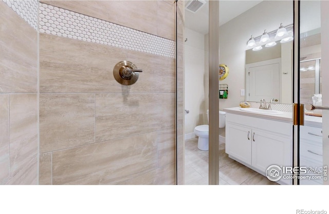 6634 Crystal Downs Dr Unit 104, Windsor, CO 80550 - full bath with a tile shower, vanity, toilet, and tile patterned flooring
