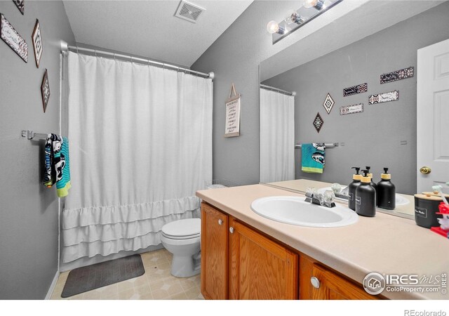 bathroom featuring vanity, a textured ceiling, toilet, and a shower with shower curtain