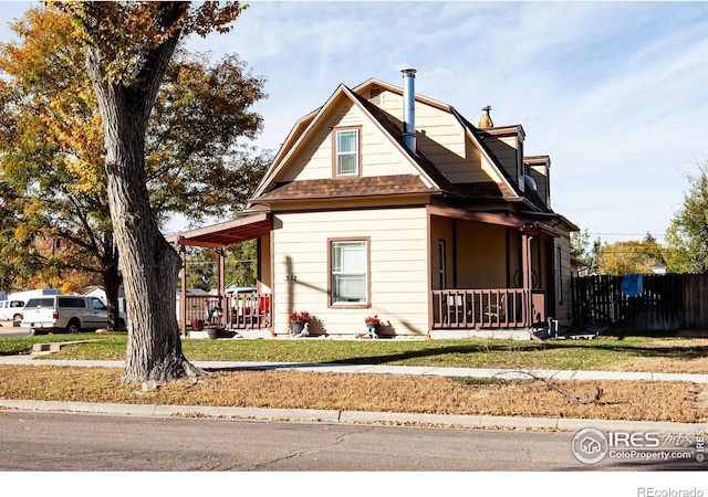 view of front of property with a front yard and covered porch