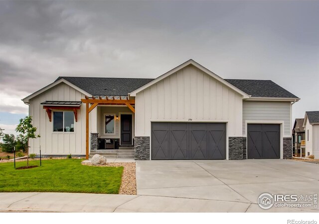 view of front of house with a front lawn and a garage