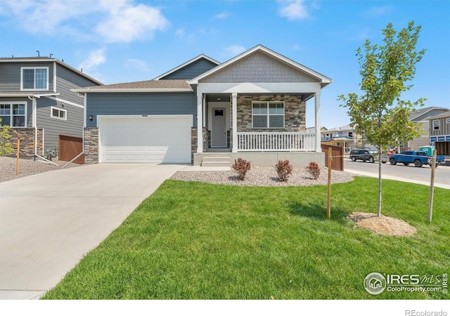 craftsman house featuring a front lawn, covered porch, and a garage