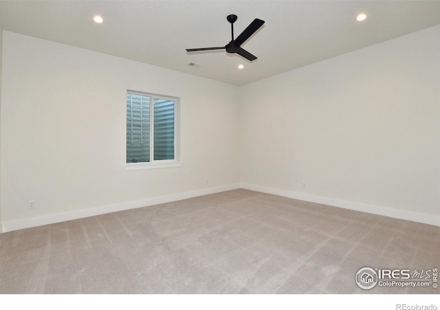 carpeted empty room featuring ceiling fan