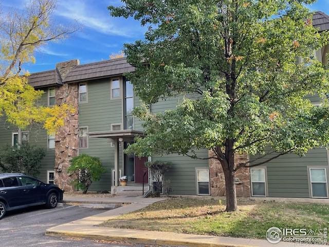 3345 Chisholm Trl Unit 105C, Boulder, CO 80301 - view of front facade featuring uncovered parking and mansard roof