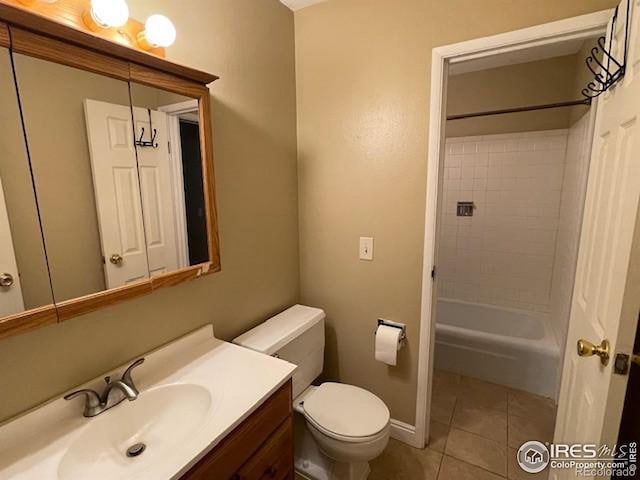 3345 Chisholm Trl Unit 105C, Boulder, CO 80301 - bathroom featuring toilet, vanity, tile patterned floors, baseboards, and tub / shower combination