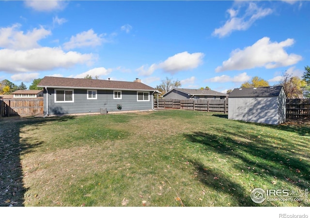 view of yard featuring a storage unit